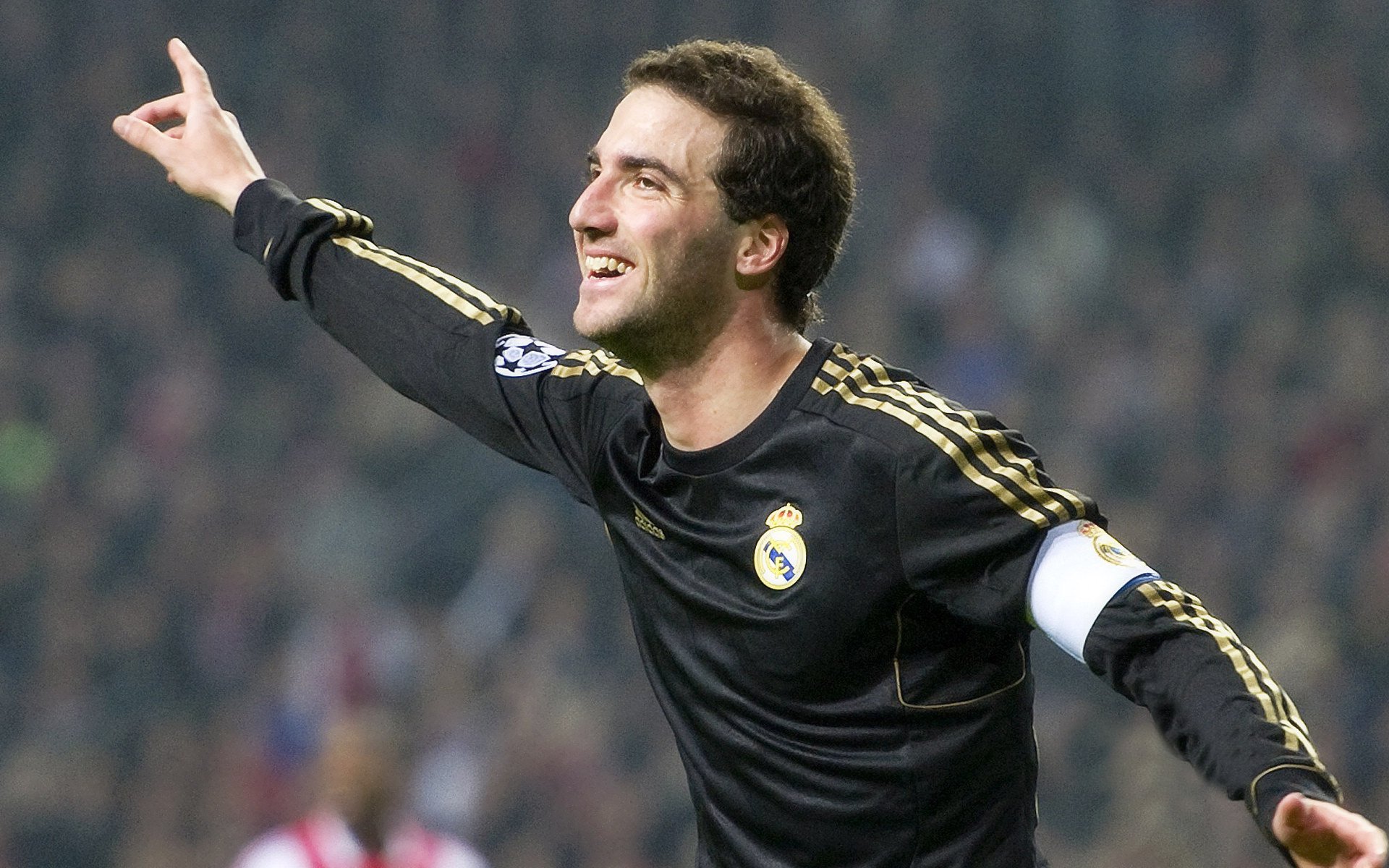 体育科技:可穿戴设备助力运动员提升训练效率,智能运动穿戴