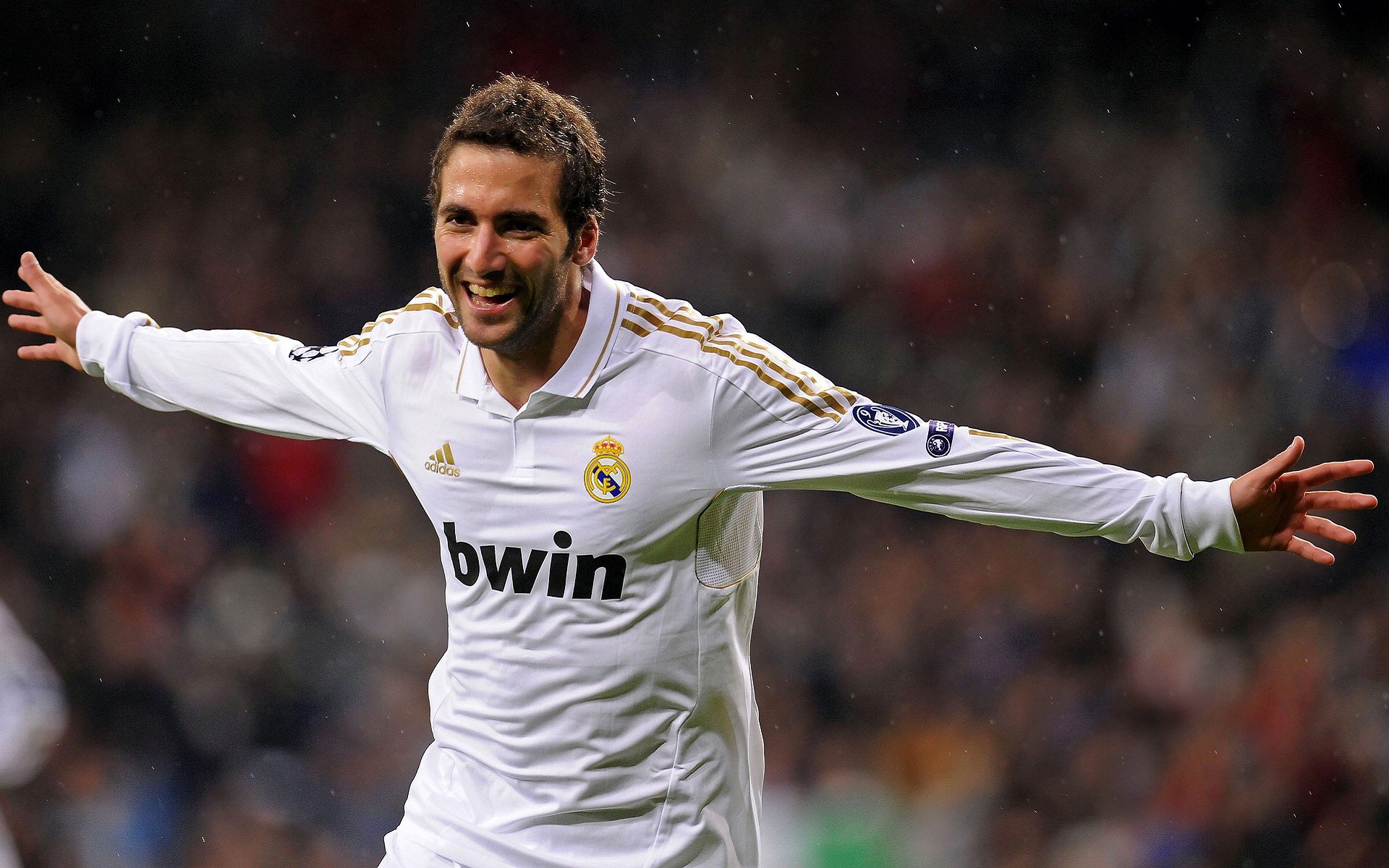 开云官方-“帕布罗·马特拉：全能后卫的崛起，带领美洲狮队走向新高峰”